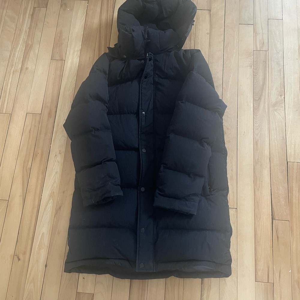 Aritzia Black mid length super puff coat